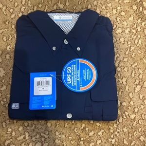 Men’s NWT PFG Bahama Solid Short-Sleeve Woven Shirt. Size medium.